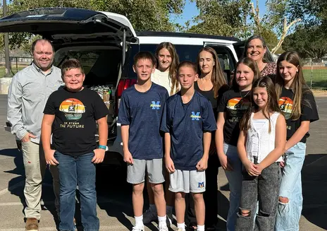 A group of MLMS students 